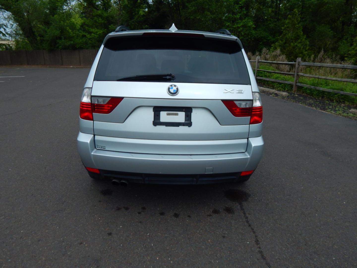 2009 Silver /Black Leather BMW X3 (WBXPC93499W) with an 3.0L 6 Cylinder engine, Automatic transmission, located at 6528 Lower York Road, New Hope, PA, 18938, (215) 862-9555, 40.358707, -74.977882 - Here we have a 2009 BMW X3 with a 3.0L 6 cylinder putting power to all four wheels via an automatic transmission. Options include: black leather, keyless entry, tilt steering wheel, cruise control, dual power seats, power windows/locks/mirrors, AM/FM/CD radio, 18 inch alloy wheels, power moonroof, r - Photo#8